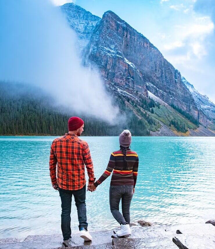 imgi_17_people-standing-mountain-against-sky-winter_1048944-28546802